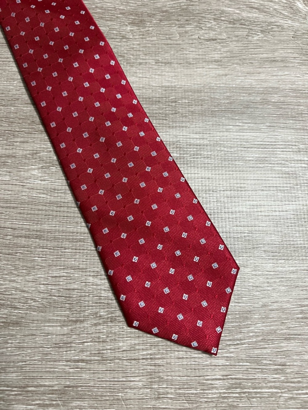 NWT Tommy Hilfiger Red and Navy Men's silk tie